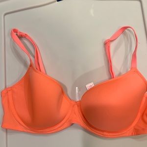 VS Pink T Shirt Bra